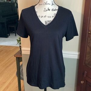 COPY - ANA black v-neck Tshirt